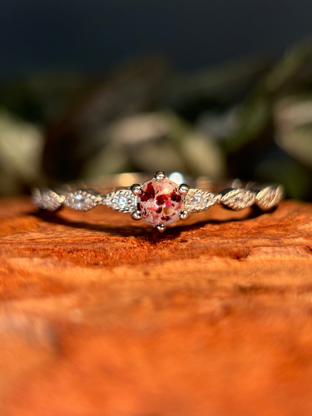 The Bobby ring in 14K Gold