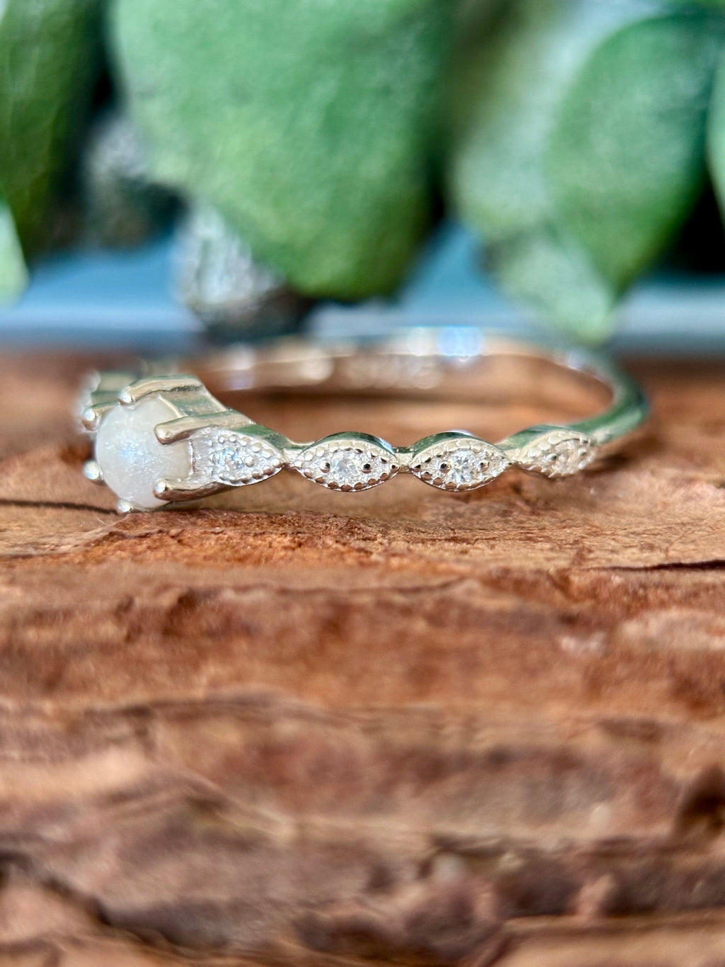 The Bobby ring in 14K Gold