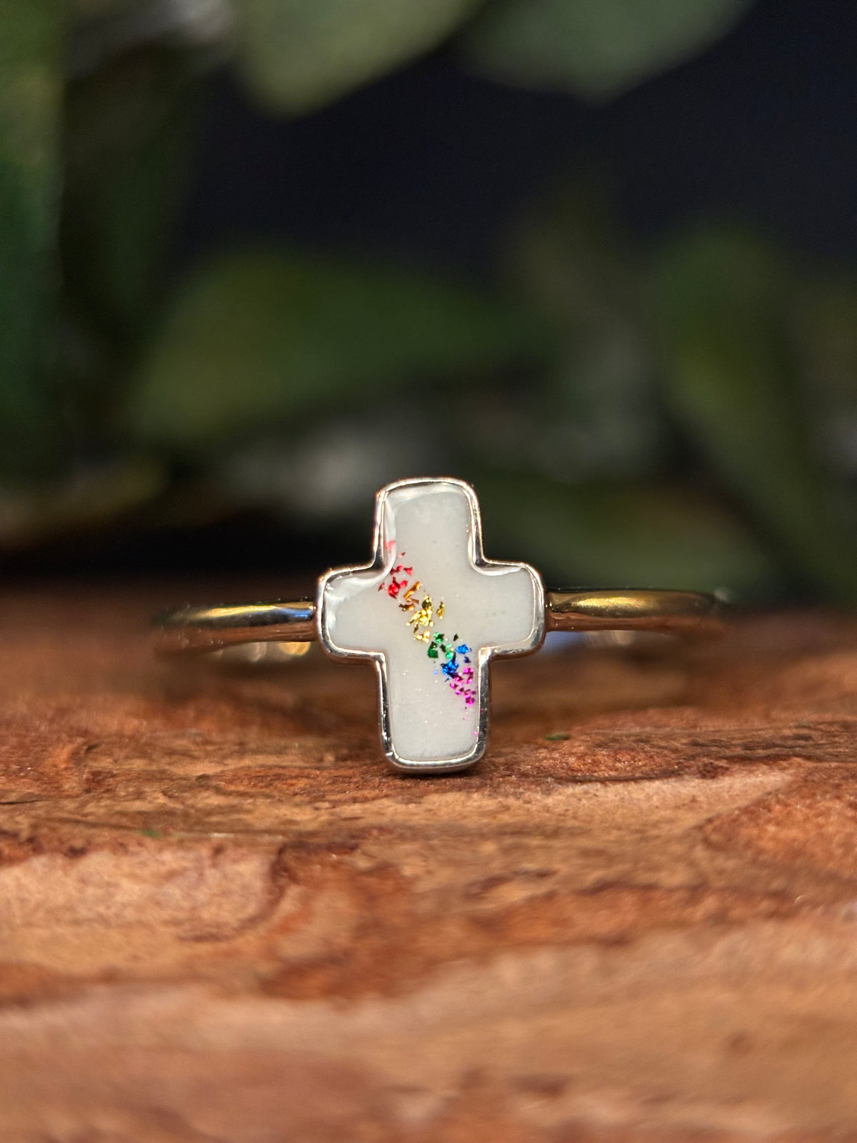 The Faith ring in 14K Gold
