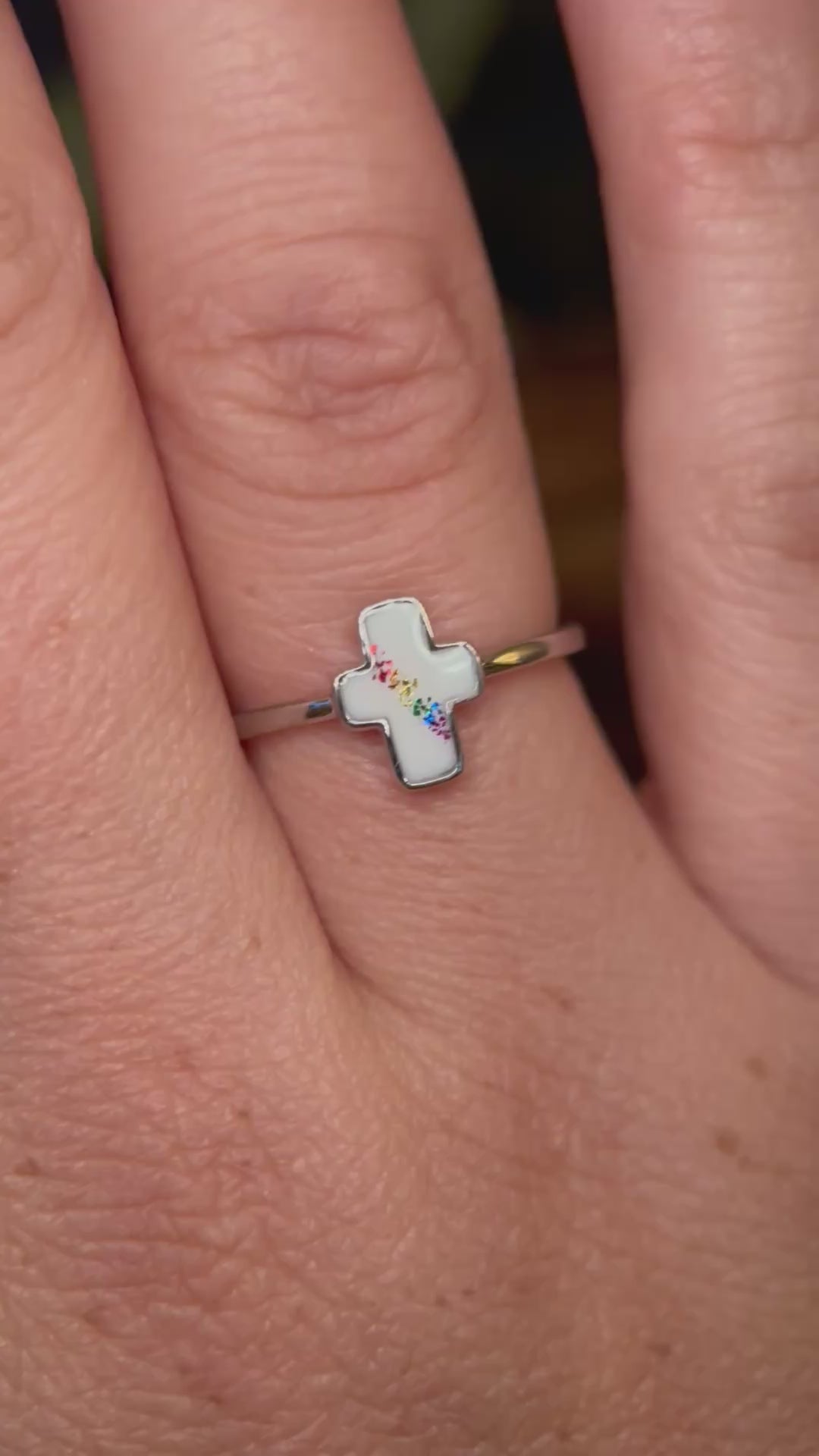 The Faith ring in 14K Gold